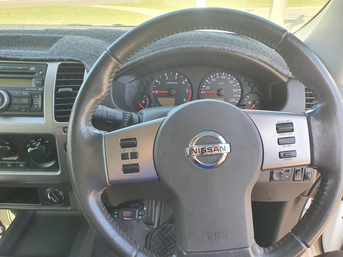 2010 Nissan Navara ST D40 4X4 Polar White