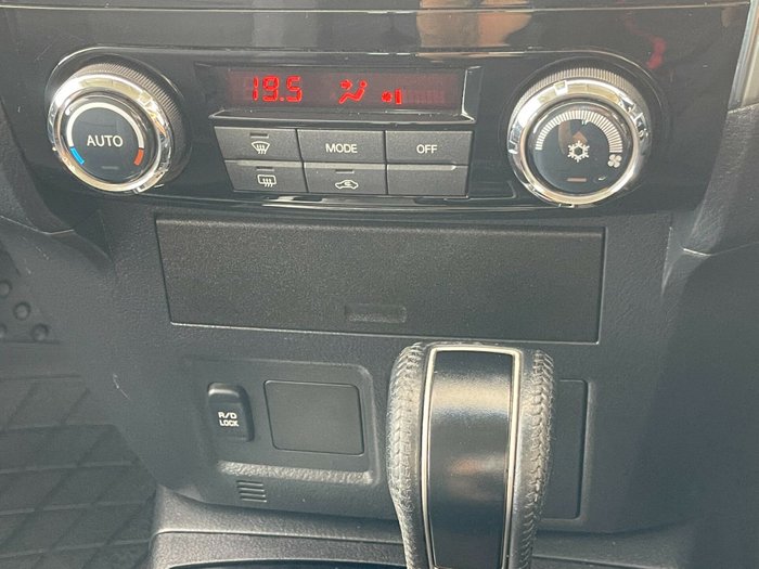 2015 Mitsubishi Pajero