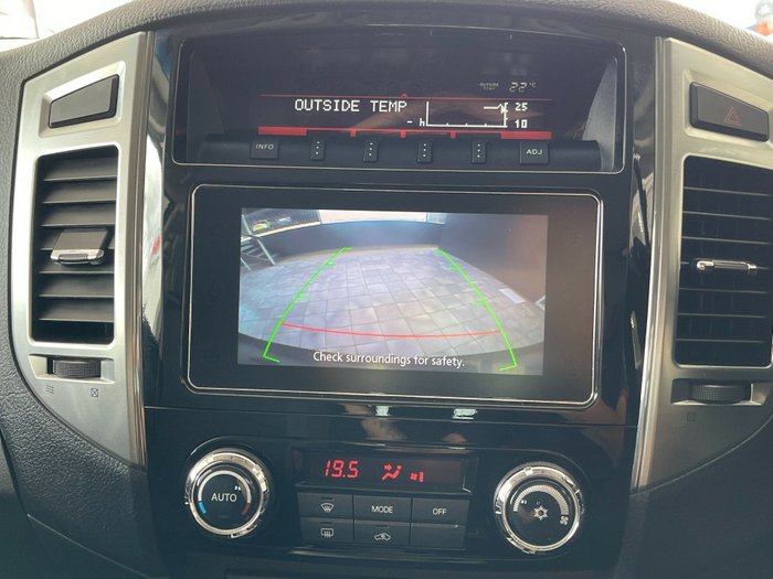 2015 Mitsubishi Pajero