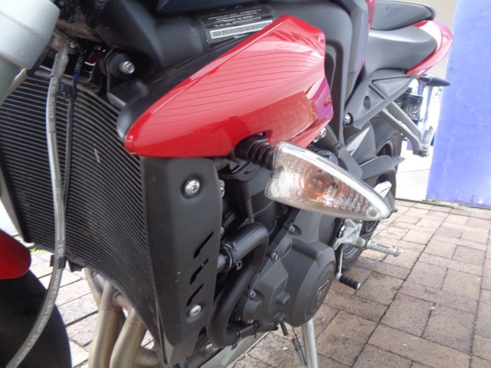 2019 Triumph STREET TRIPLE S 660 LAMS RED