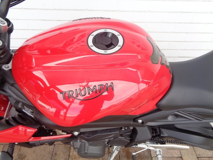 2019 Triumph STREET TRIPLE S 660 LAMS RED