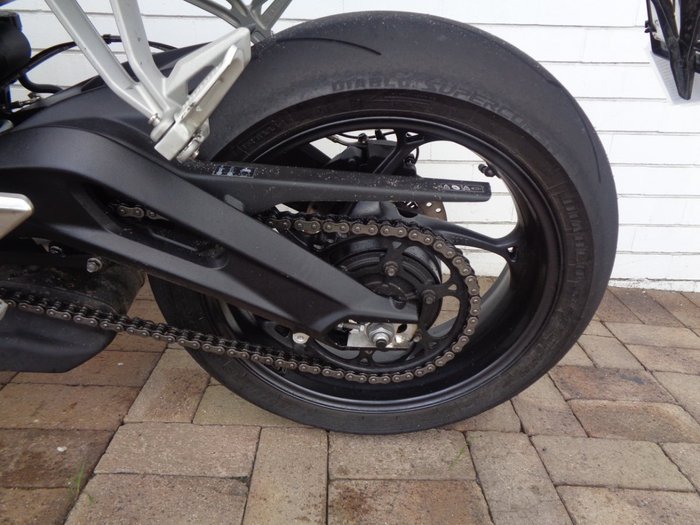 2019 Triumph STREET TRIPLE S 660 LAMS RED