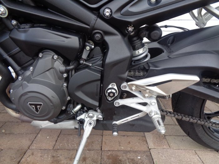 2019 Triumph STREET TRIPLE S 660 LAMS RED