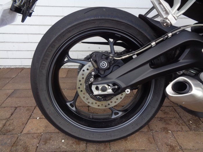 2019 Triumph STREET TRIPLE S 660 LAMS RED