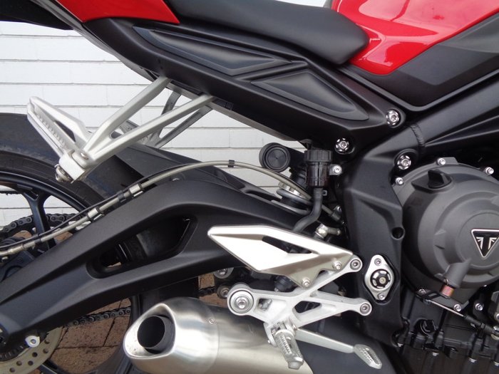 2019 Triumph STREET TRIPLE S 660 LAMS RED