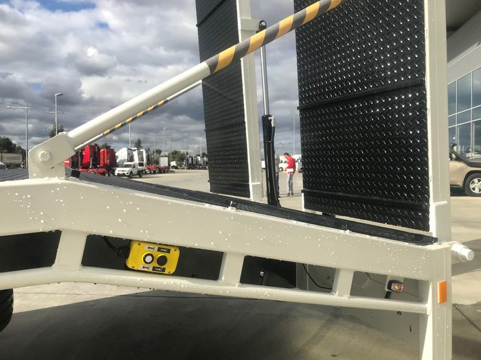 2020 FUSO FK62FLZ1RFAH White