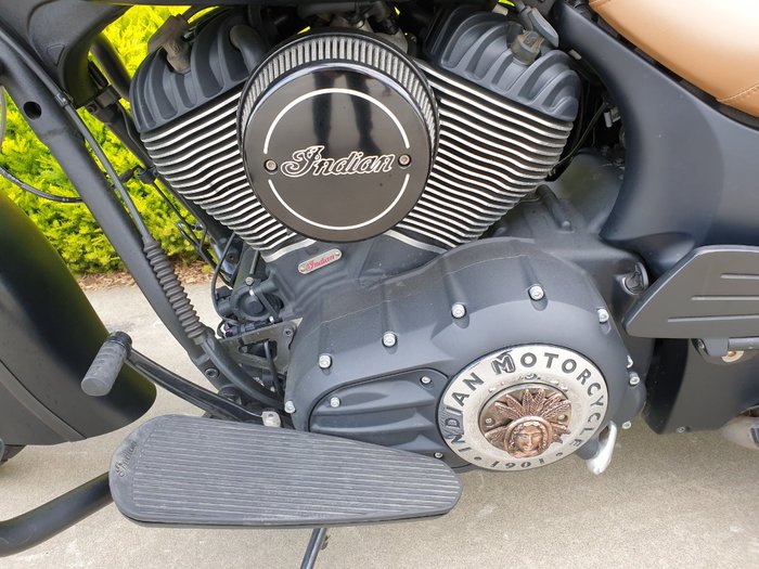 2017 Indian CHIEF DARK HORSE Thunder Black Smoke