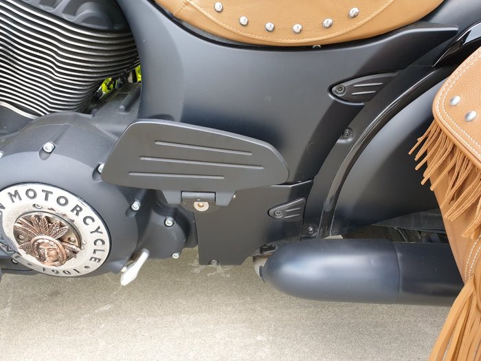 2017 Indian CHIEF DARK HORSE Thunder Black Smoke