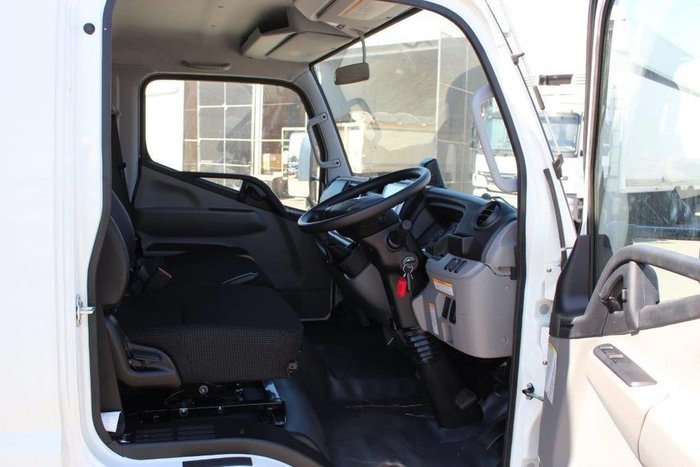 2021 FUSO CANTER 515 MANUAL - TRAY White