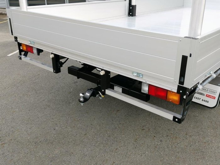 2021 FUSO CANTER 515 MANUAL - TRAY White