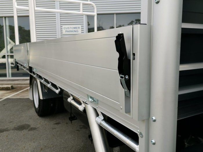 2021 FUSO CANTER 515 MANUAL - TRAY White