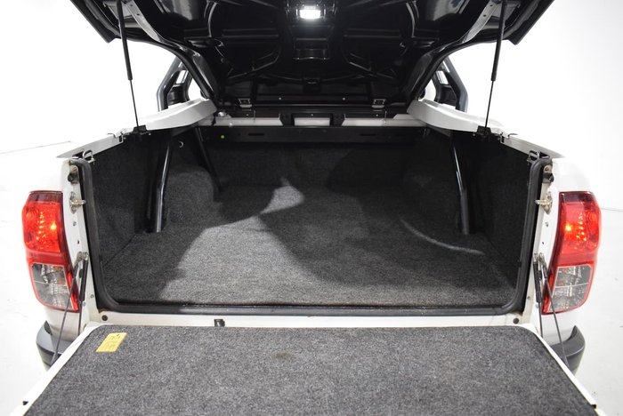 2018 Toyota Hilux Rogue GUN126R 4X4 Dual Range White