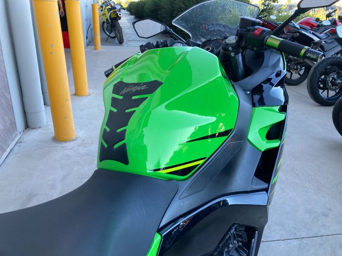 2018 Kawasaki NINJA 400 KRT EDITION Green