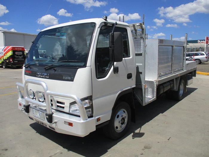 2007 ISUZU NPR 200 MEDIUM TRADEPACK White