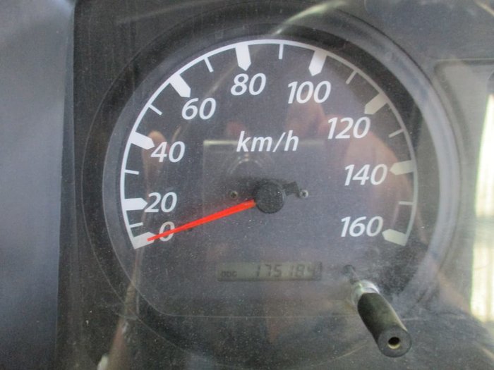 2007 ISUZU NPR 200 MEDIUM TRADEPACK White