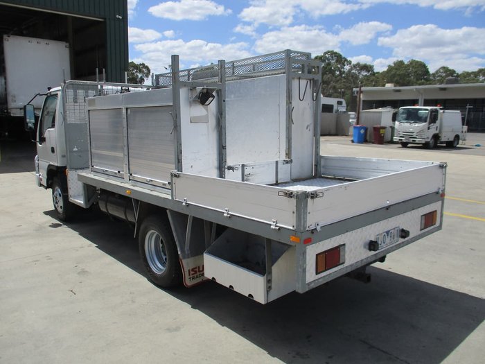 2007 ISUZU NPR 200 MEDIUM TRADEPACK White