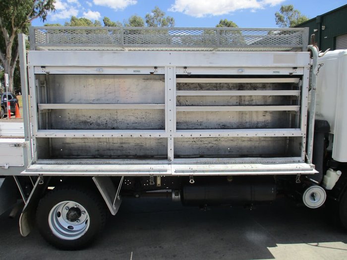 2007 ISUZU NPR 200 MEDIUM TRADEPACK White