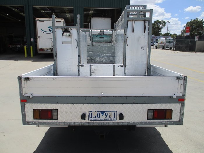 2007 ISUZU NPR 200 MEDIUM TRADEPACK White