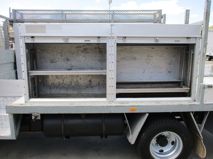 2007 ISUZU NPR 200 MEDIUM TRADEPACK White