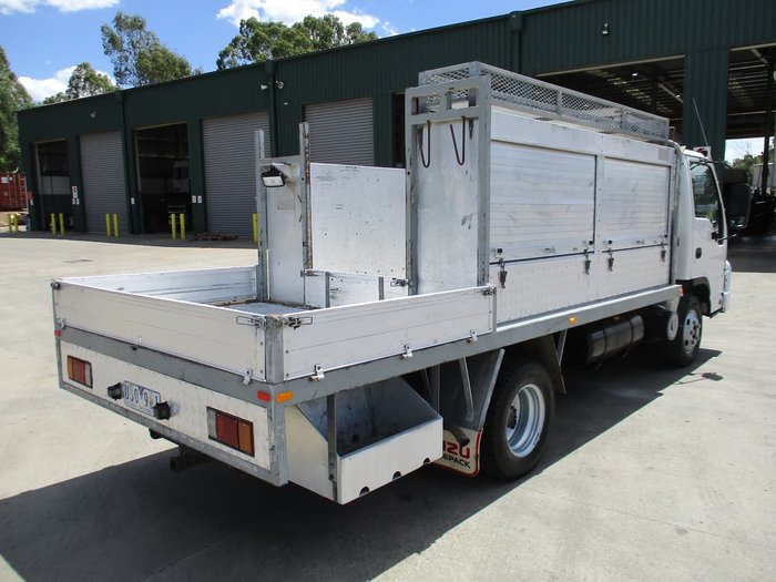 2007 ISUZU NPR 200 MEDIUM TRADEPACK White