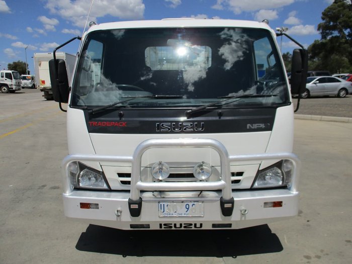 2007 ISUZU NPR 200 MEDIUM TRADEPACK White