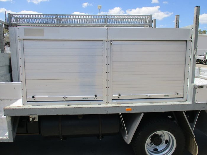 2007 ISUZU NPR 200 MEDIUM TRADEPACK White