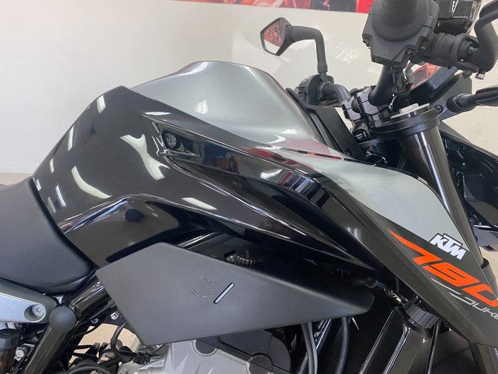 2018 Ktm 790 DUKE silver