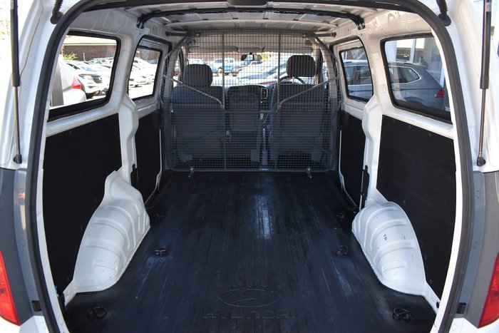 2016 Hyundai iLoad TQ3-V Series II MY16 White