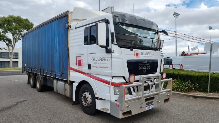 2010 MAN 26 440 WHITE