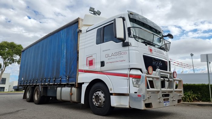 2010 MAN 26 440 WHITE