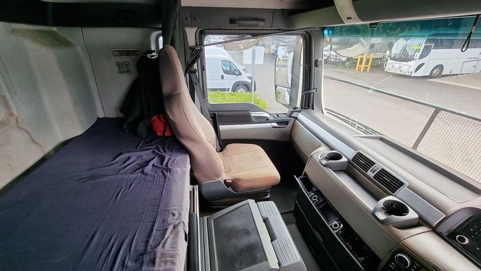 2010 MAN 26 440 WHITE