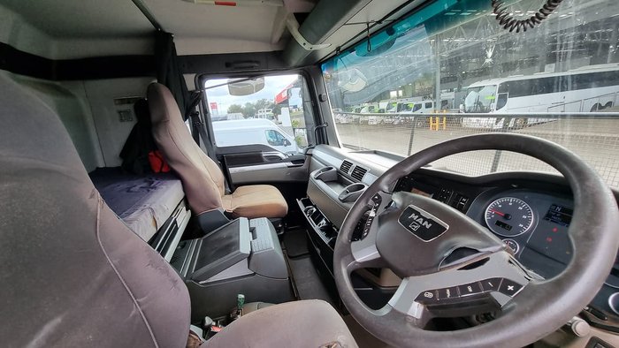 2010 MAN 26 440 WHITE