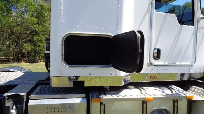 2013 KENWORTH T359 White