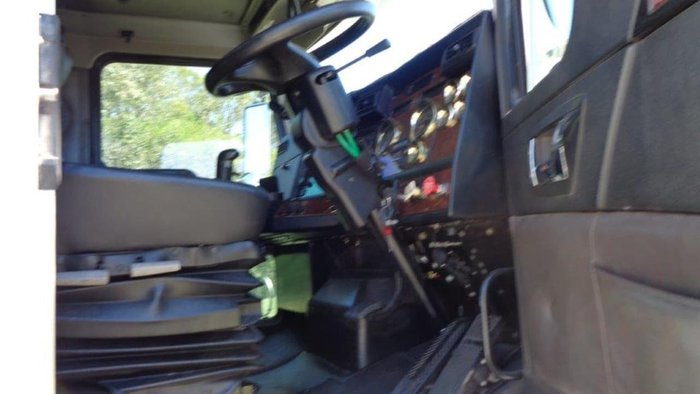 2013 KENWORTH T359 White