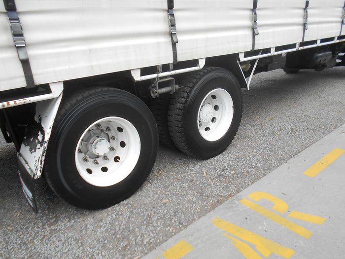 1998 ISUZU FVR950 White