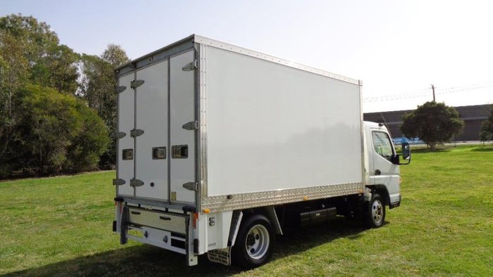 2016 FUSO 515 White
