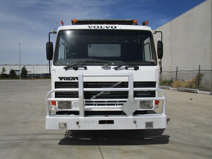 1994 VOLVO FL10 TIPPER WHITE