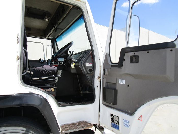 1994 VOLVO FL10 TIPPER WHITE