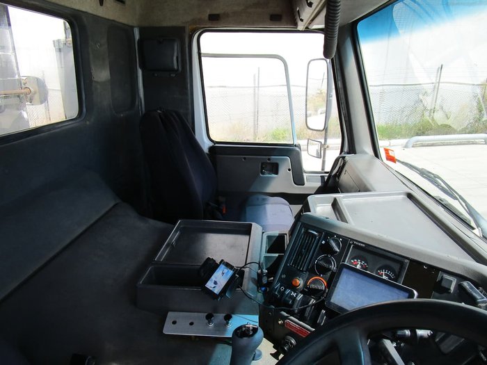 1994 VOLVO FL10 TIPPER WHITE