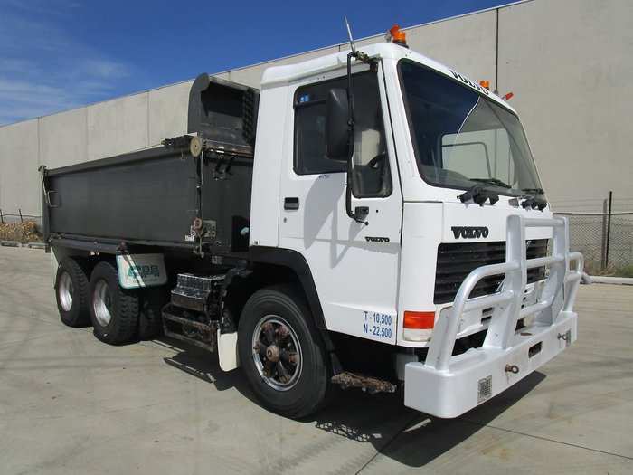 1994 VOLVO FL10 TIPPER WHITE