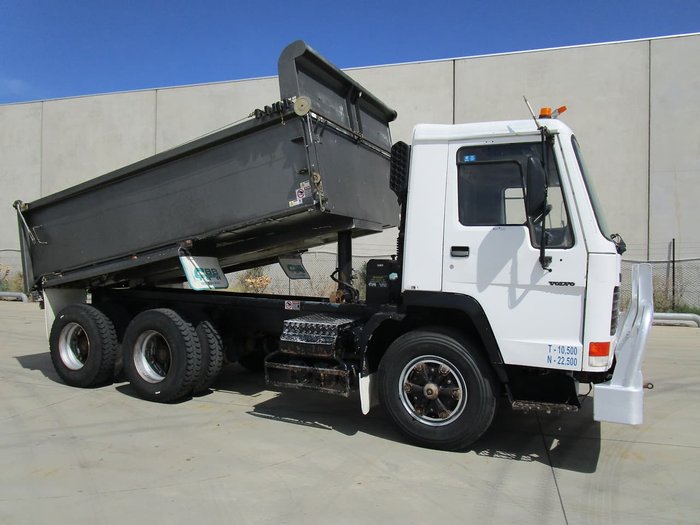 1994 VOLVO FL10 TIPPER WHITE