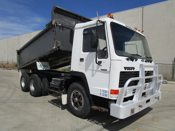 1994 VOLVO FL10 TIPPER WHITE