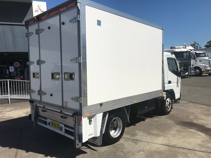 2016 MITSUBISHI FUSO CANTER 515 WHITE