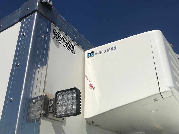 2016 MITSUBISHI FUSO CANTER 515 WHITE