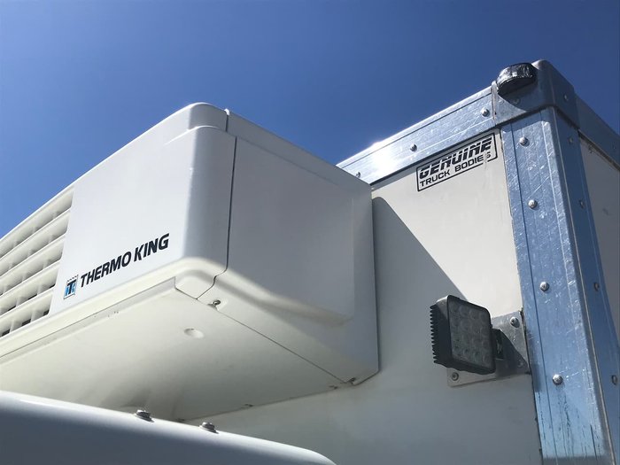 2017 MITSUBISHI FUSO CANTER 515 WHITE