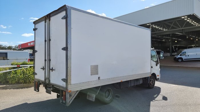 2011 HINO 716 WHITE