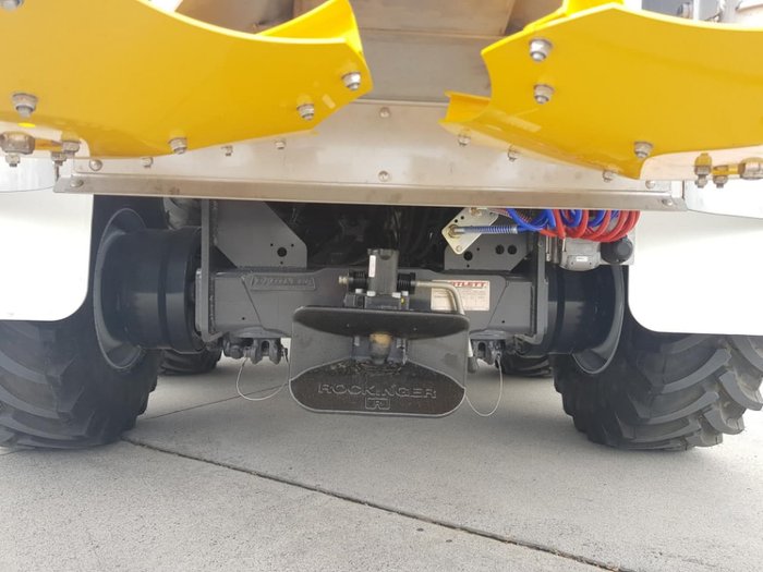 2021 IVECO TRAKKER 6X6 SOUTHERN SPREADER null null white