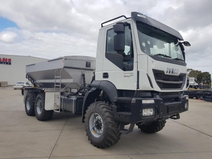 2021 IVECO TRAKKER 6X6 SOUTHERN SPREADER null null white