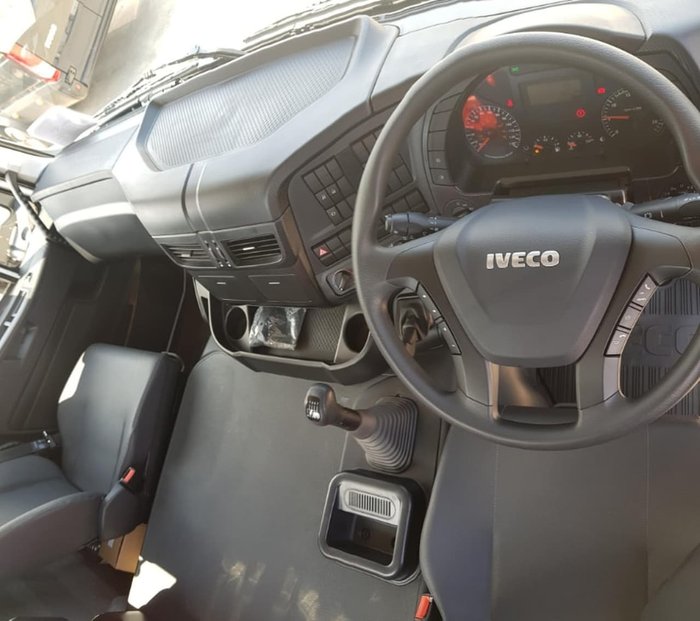 2021 IVECO TRAKKER 6X6 SOUTHERN SPREADER null null white