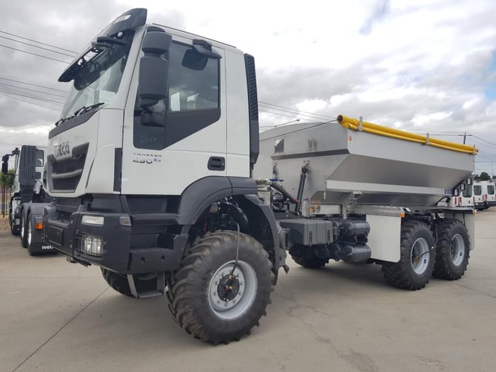 2021 IVECO TRAKKER 6X6 SOUTHERN SPREADER null null white